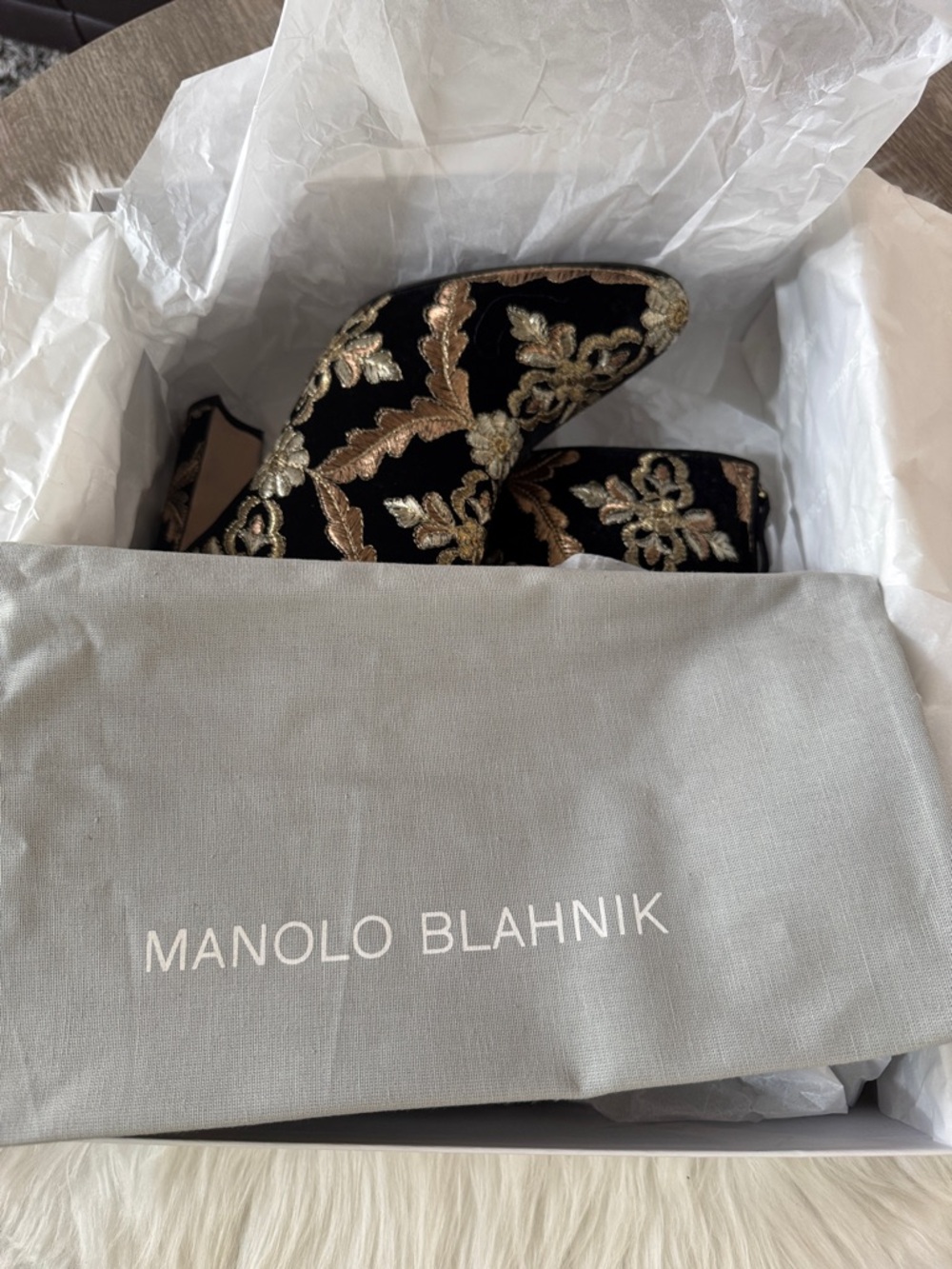 Manolo Blahnik Isola Embroidered Black Velvet Booties size 40 - Picture 13 of 17